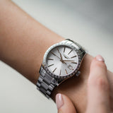 Longines Conquest Classic 29mm-29.5mm stainless steel case with diamond bezel, silver dial. Date display. Quartz movement. Water resistance of 5 bar. Stainless steel bracelet