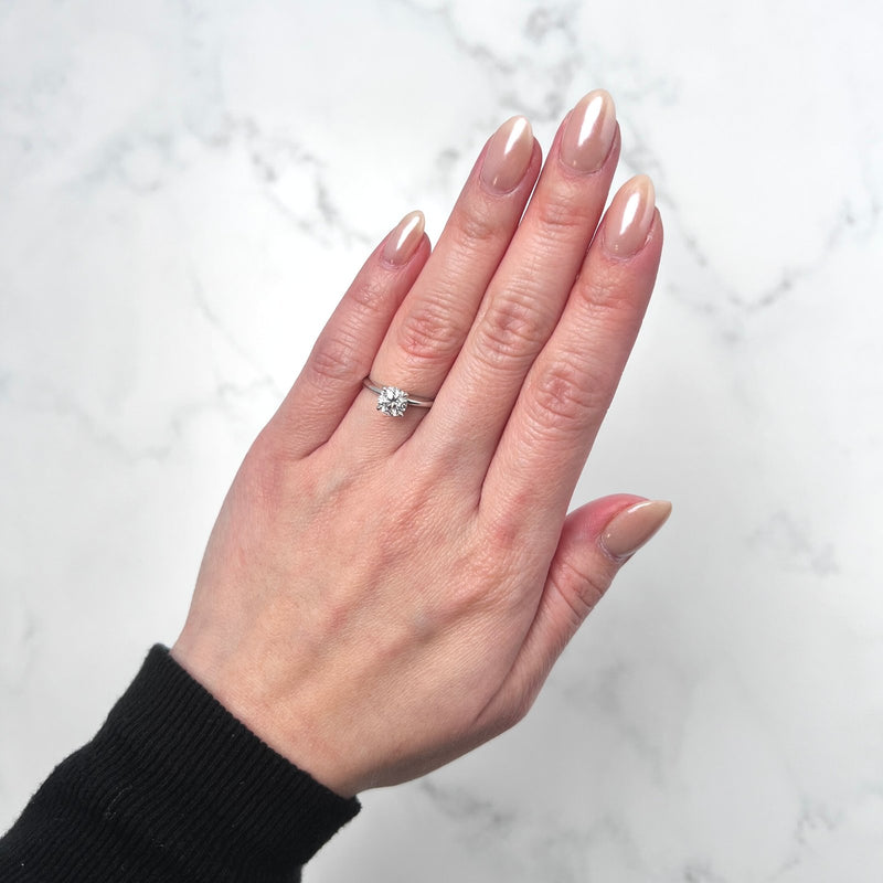 Round-cut Engagement Ring-Round-cut Engagement Ring - DRJST01018